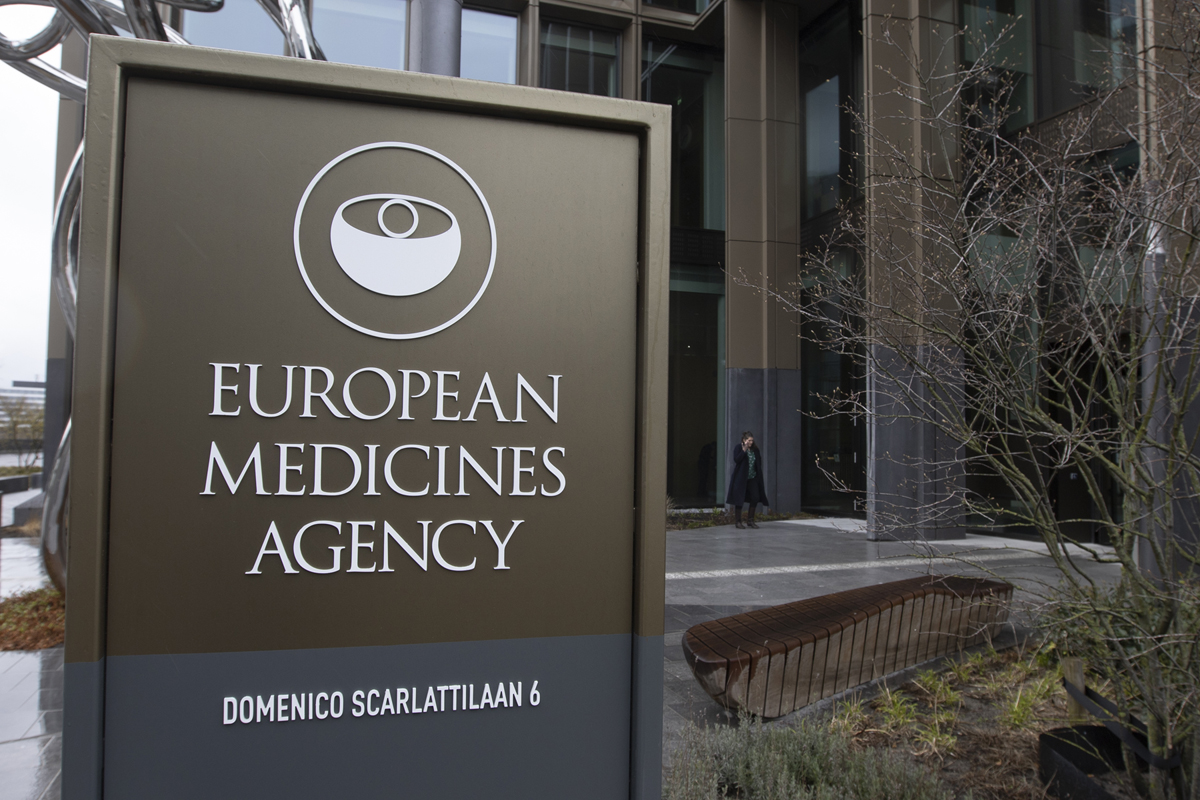 Die Aussenansicht des Hauptsitzes der European Medicines Agency, EMA, in Amsterdam, Niederlande, aufgenommen am Dienstag 16. März. Die Europäische Arzneimittelagentur überwacht die Sicherheit von Arzneimitteln, die in der EU zugelassen sind. Foto: Keystone-SDA / AP Photo / Peter Dejong