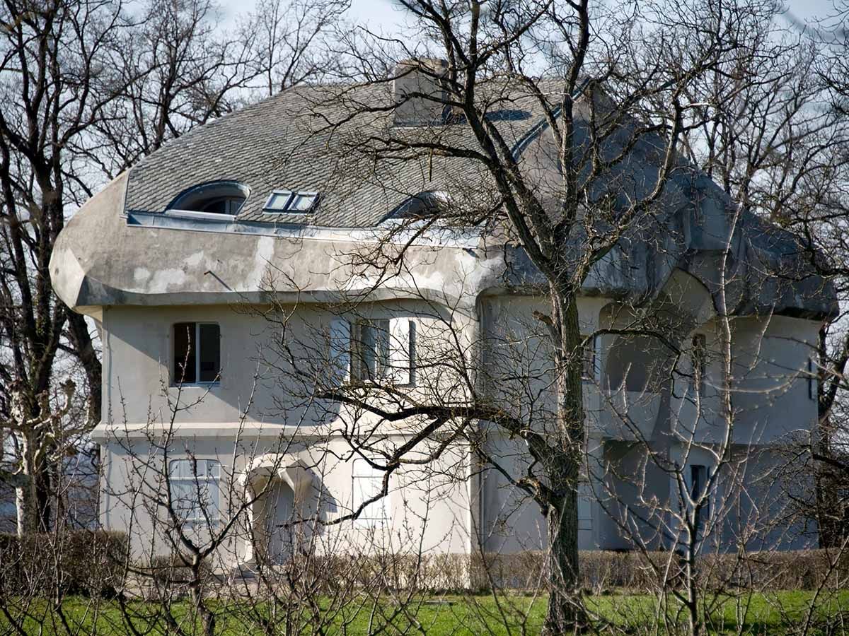 Das Haus Duldeck, in unmittelbarer Nähe des Goetheanums in Dornach, wurde 1913 von Rudol Steiner entworfen. Seit 2002 ist das Haus – hier in einer Aufnahme vom 21. März 2011 – Sitz des Rudolf Steiner Archivs. Foto: Keystone-SDA / Georgios Kefalas 