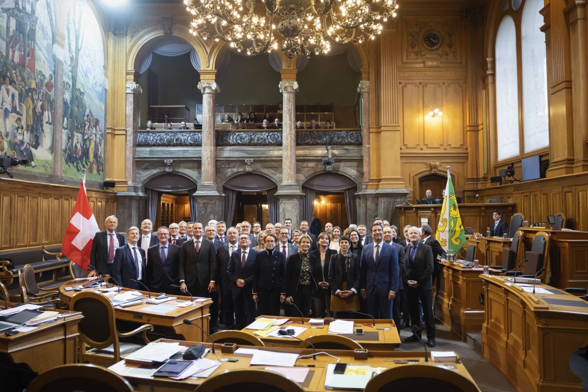 Session de printemps 2023 : Les membres du Conseil des États posent pour une photo de groupe, au début de la session de printemps des Chambres fédérales, le lundi 27 février 2023, à Berne. Photo : KEYSTONE / Peter Klaunzer